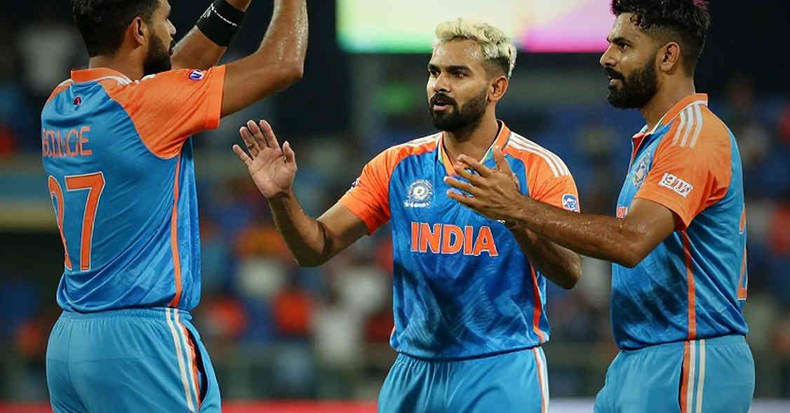 ডারবানে ২১৪ রানে অস্ট্রেলিয়া: হ্যাজলউডের ৬/৪৯ আর রেনশ'র ১৯০-৮২ — স্কোরবোর্ডের আড়ালে থাকা খতিয়ান